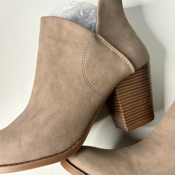 QUPID NWT TAN ANKLE BOOTIES US9 - Picture 3 of 5